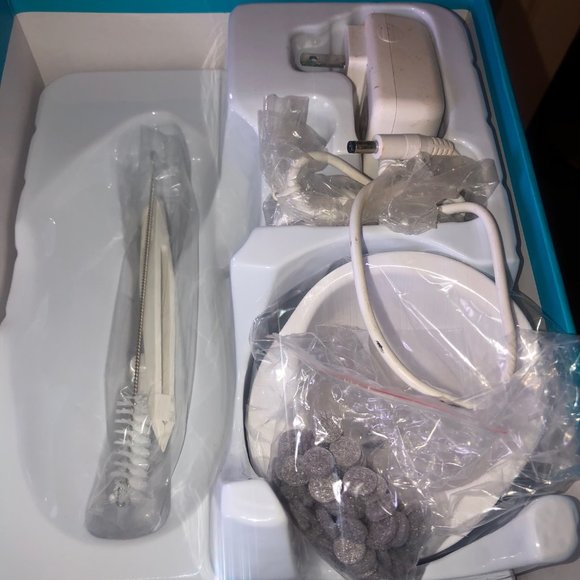 Rodan and Fields Macro Exfoliator - Picture 2 of 4